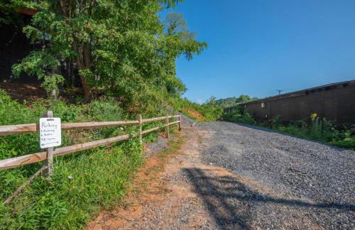 1 Mile to Downtown West Jefferson Camping Cabin #7 - Foto 13