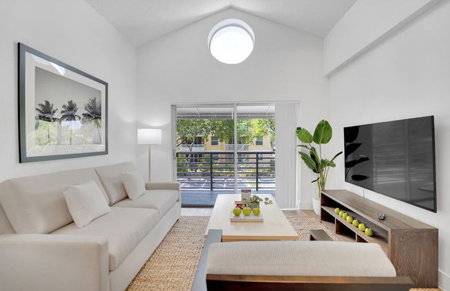 Dharma Home Suites Dania Beach at Sheridan Ocean Club - Photo 19