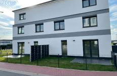 Neu gebautes komplettes Reihenhaus - Foto 1