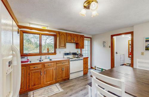 1 Mi to Dtwn Nantucket! Family Getaway with Deck - Photo 11