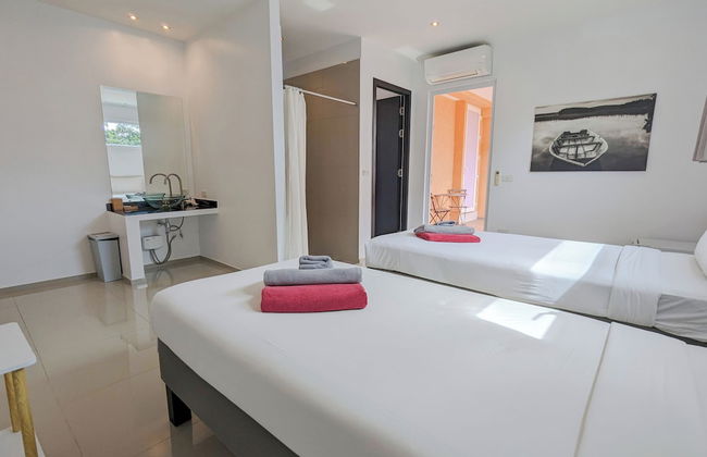 Poolside Apartments and Rooms - Foto 32