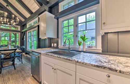 Trillium Home with Golf Course Views and Fireplaces! - Foto 14