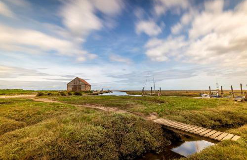 The Poppies, Norfolk, a charming coastal cottage - Photo 48