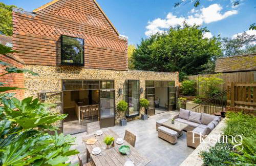 The Writers Retreat - Photo 1