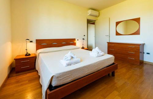 GuestHost - Bright Apartment with Terrace - Photo 2