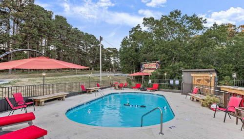 Stonegate Lodge King Bed, WIFI, 50in Roku TV, Salt Water Pool Room #103 - Foto 4