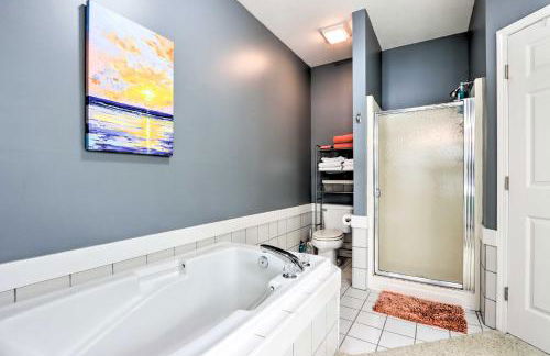 Pool Access Waterfront Lake Ozark Condo with Patio - Foto 18