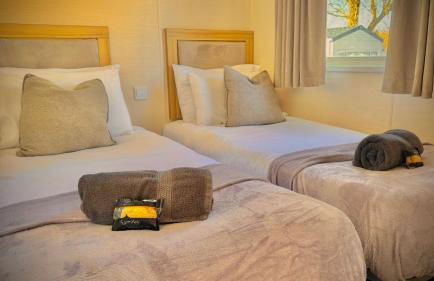 Marton Mere - 3 Bedroom Caravan- by Holiday Homes - Photo 23