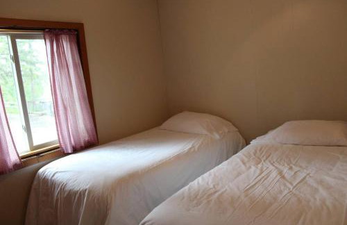 Cabin 4 - Classic 1933 cabin on the lake shore, 10 steps from the dock - Foto 7