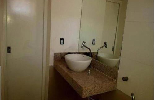 Vista para a lagoa - Enseada Azul, perto da Bacutia e Peracanga - Duas suítes Ar Condicionado - Varanda Gourmet - Lazer Completo, piscinas, quadras, sauna, pescaria, náutica, bar, restaurante, parques - Estacionamento e Portaria 24h - Foto 11