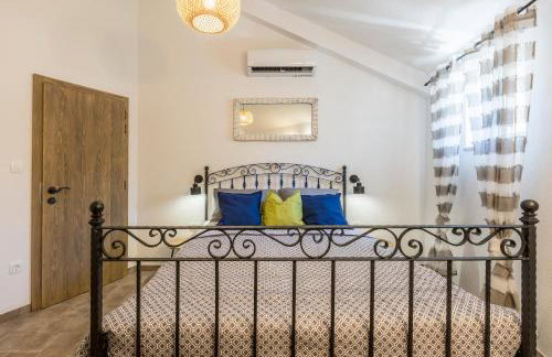 Island Getaway - Heritage House - Photo 39