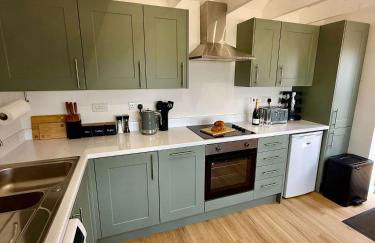 Four Counties Cottage in Collyweston by Amber Stays, Perfect for Getaways with Free Parking - Foto 12