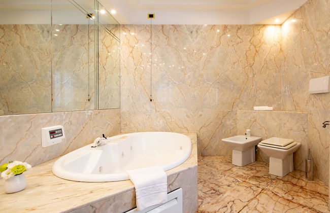 Splendid Villa in Macerata With Pool & Views - Foto 26