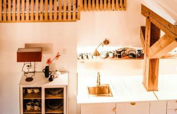 Designer Apartment In Historic Pond House - Photo 10