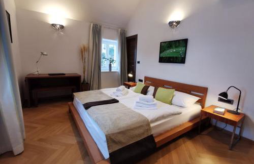 EST Villa DIOCLETIAN on Solta - luxurious villa, beachfront, private pool, outdoor BBQ, large terrace and garden, free parking - Wonderful privacy - Foto 16