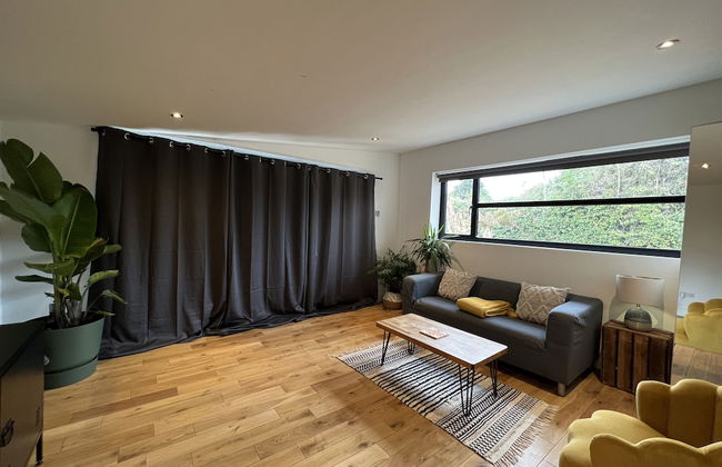 Maygrove Retreat - Sleeps 2 - Jacuzzi - Parking - Photo 8