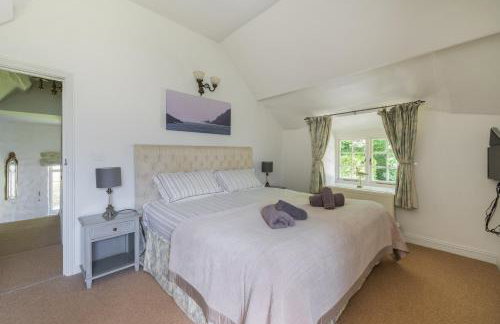 Putsborough Manor 3 Self Catering Cottages with Beach a short walk, dog friendly all year, On site Tennis, Play Area, Paddock, Spa baths, BBQ, Private Gardens, Superfast WIFI - Photo 63