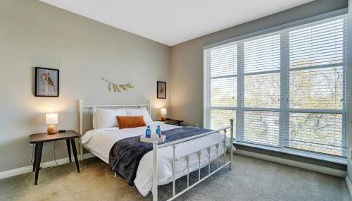 The Urban Oasis Garage Parking Walk-In Shower - Foto 4