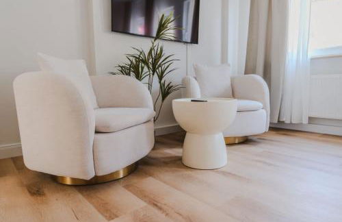 STAYLIGHT Business & Boutique Apartment - Parking lot - Foto 4