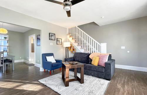 2BR Family Charmer Duplex near Drake - Foto 1