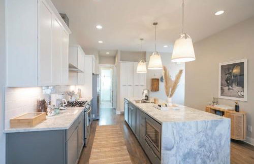 Roof Deck Grill VIEWS 2 Miles from Broadway - Foto 17