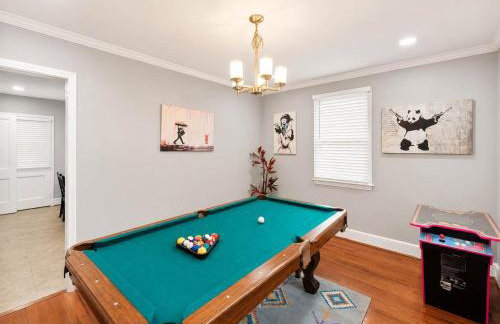 Stately 5BR Historic Retreat - CozySuites - Foto 10