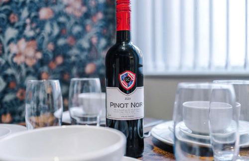 3 bedroom town house - Etihad Stadium - Free Parking - Foto 41