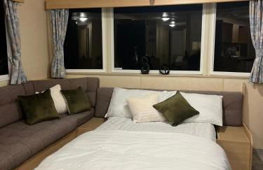 3 Bedroom Caravan - Sleeps 8 - Parking, Wifi, Pool - Foto 32