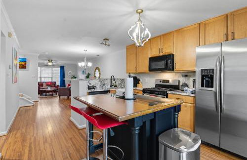 Entire home in prime Raleigh with community pool, dog park and golf course - Photo 9