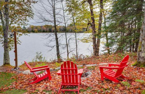 Lakefront Presque Isle Cabin with Private Dock - Foto 30