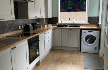 ML Short Stays - 3 Bedroom House Near BAE - Photo 1
