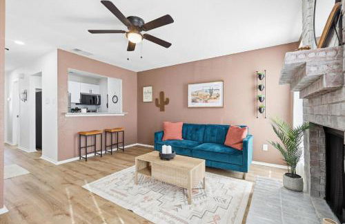 1BD 1BA Stylish Arlington Home w Backyard - Foto 7