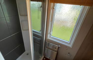 Millfields Holiday Park - Diamond Deluxe - Coastal Caravan Breaks - Foto 6