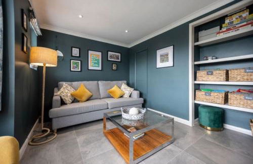 Stylish 2 bed pet-friendly coastal retreat - Foto 23