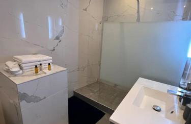Newly renovated spacious apartment in Montorgeuil area - Photo 8