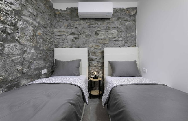 Luxury Krk Villa With Private Pool and Gardens - Photo 3