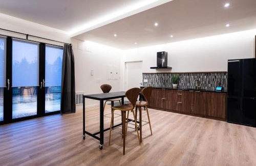 Large Modern Loft in Central Location - Photo 19