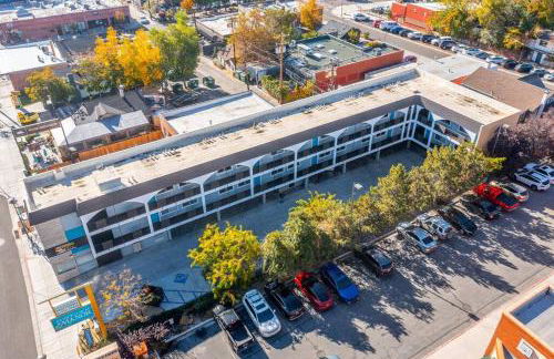 Stylish-Serene Midtown Getaway: Retreat for Two - Foto 14