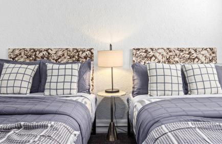 AC Retreat - Cozy 2BR by Tropicana & Beach - Foto 17