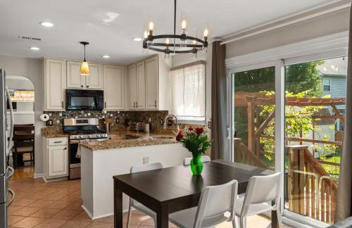 5 BedRooms Family retreat with GameRoom Near DC & Qunatico - Photo 28