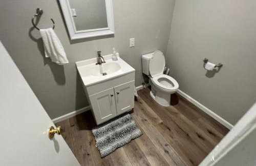 Cheerful 2 bedroom home 20 minutes from downtown - Foto 7