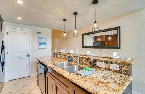 Walk to Beach Pool-View Condo in Galveston! - Foto 9
