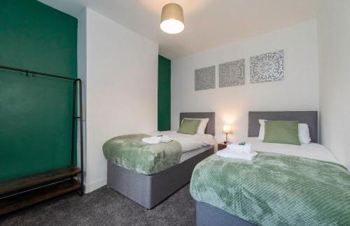 Modern house, sleeps up to 9 - Photo 14