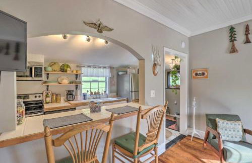 Stylish Woodfin Home with Backyard and Fire Pit - Foto 5