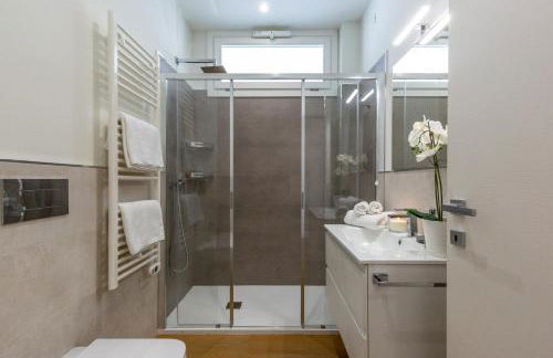 Colombo Palace - viale colombo 358 - Photo 22