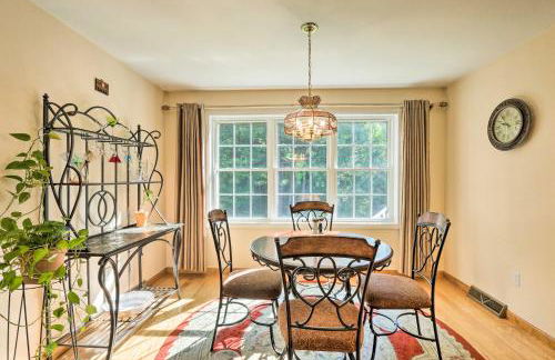 Granby Home with Deck Less Than half Mi to Aldrich Lake! - Foto 15