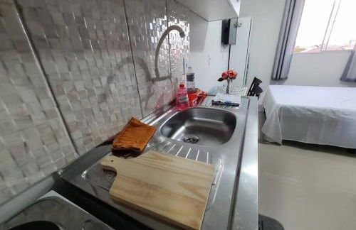 Kitnet304 centro,c linda vista janela, tv smart - Foto 18