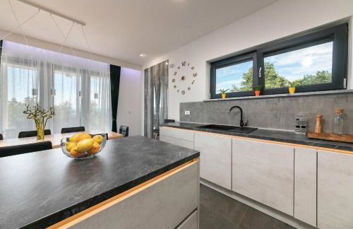 Villa Althea for 8 persons near Labin with 35 m2 heated pool, kids playground & large garden - Foto 21