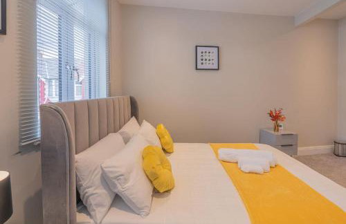 Spacious 3BR Home by D3 Short Stay, Sleep 9, Free WIFI & Parking - Foto 16