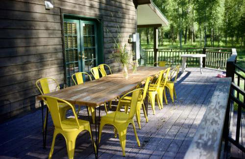 Charming Country 4BR Retreat with Riverfront Views cabin - Foto 26